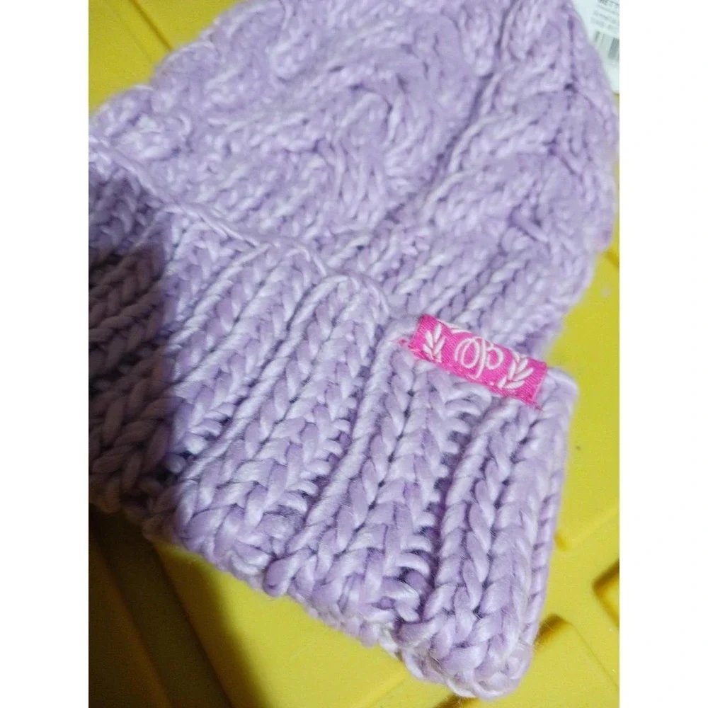 NEW Betty Rides Snowboarding Apparel Lavender Knit Amelia Beanie